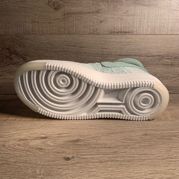 Womens Nike Air Force 1 Flyknit Enamel Green - Picture 5 of 5